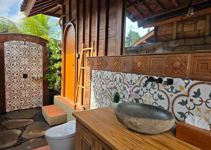 Ayuning Private Villa *